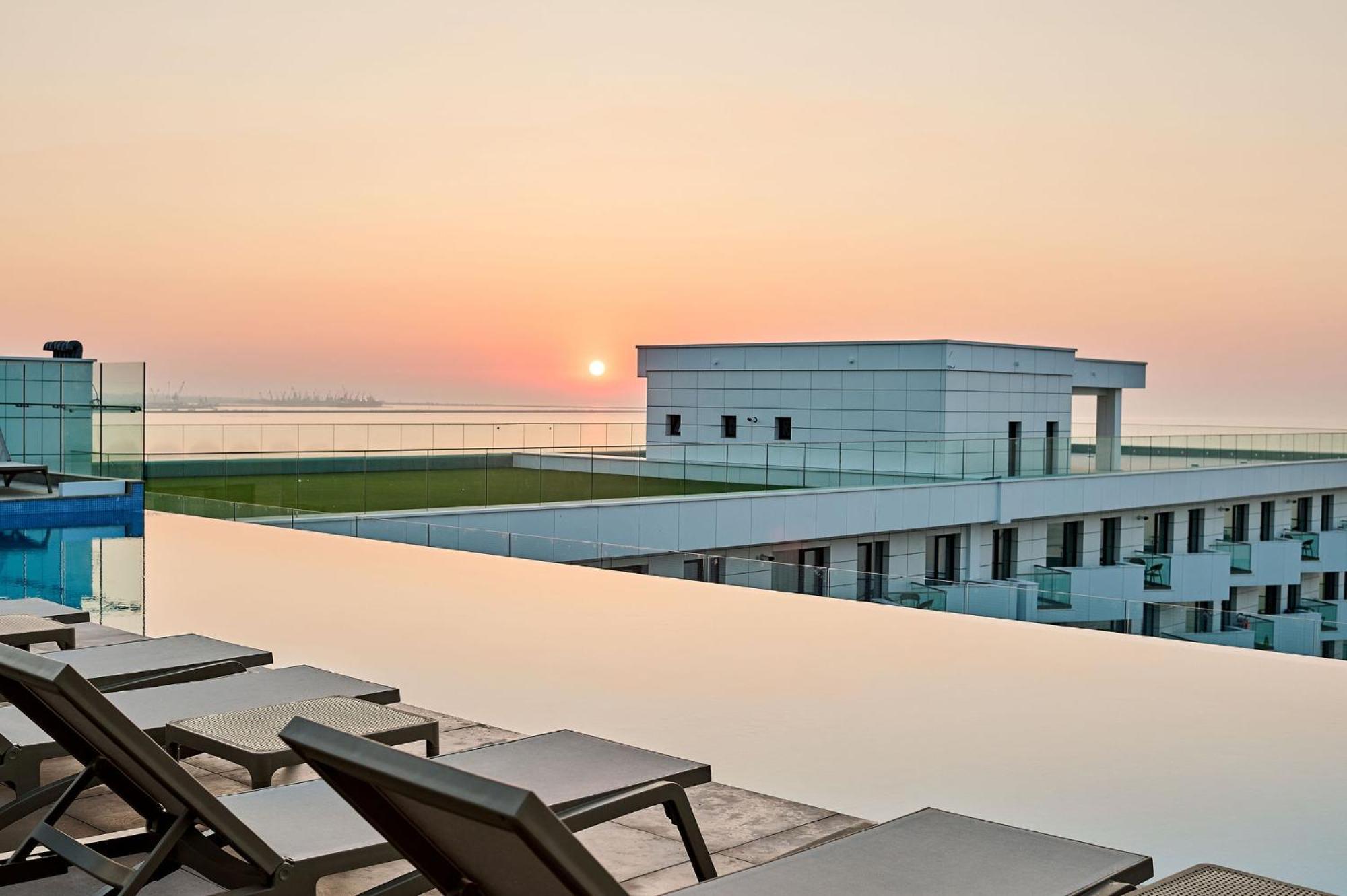 Summer Residence Apartment In Infinity Beach Resort - Parking Mamaia Buitenkant foto