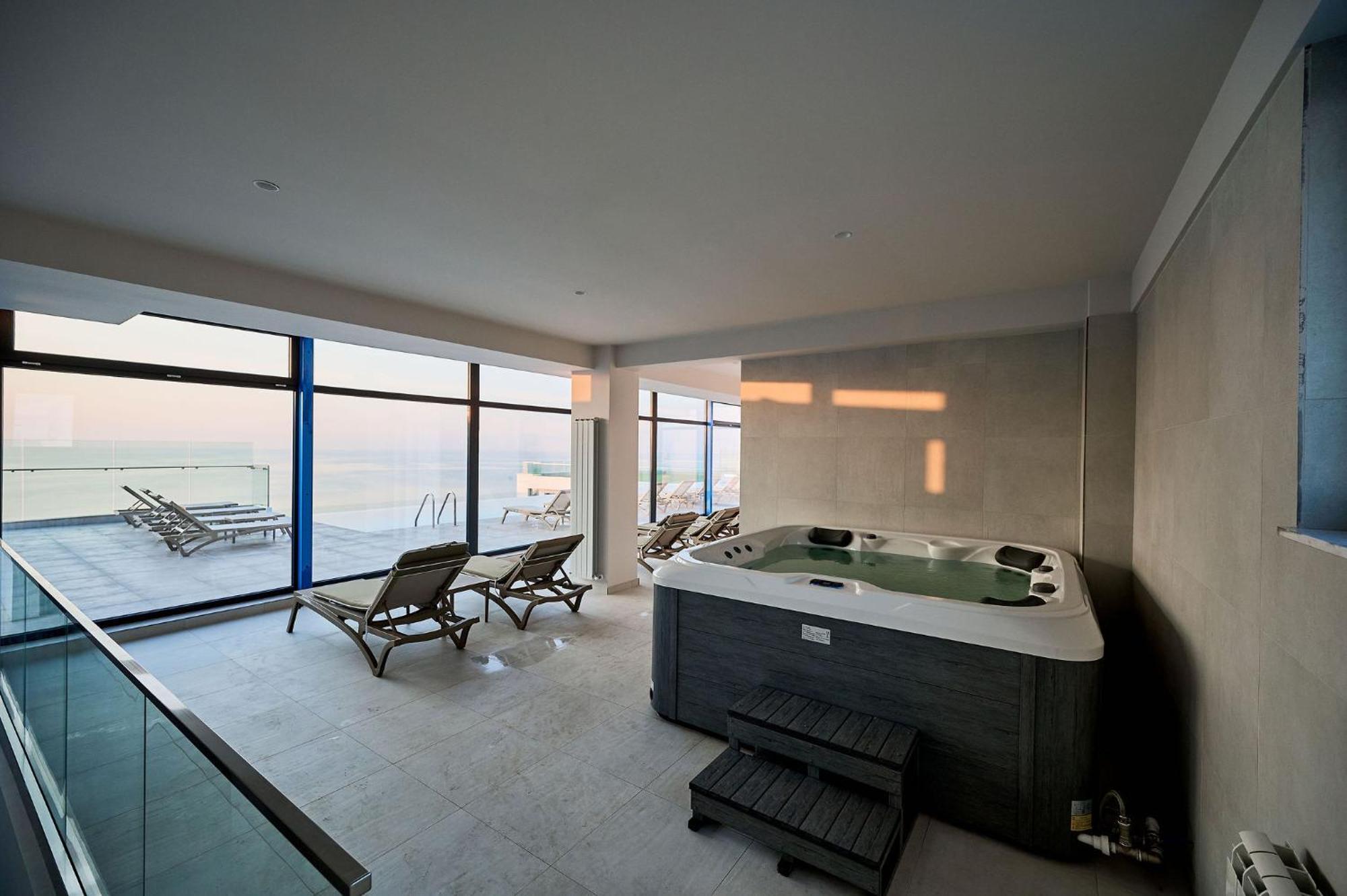 Summer Residence Apartment In Infinity Beach Resort - Parking Mamaia Buitenkant foto