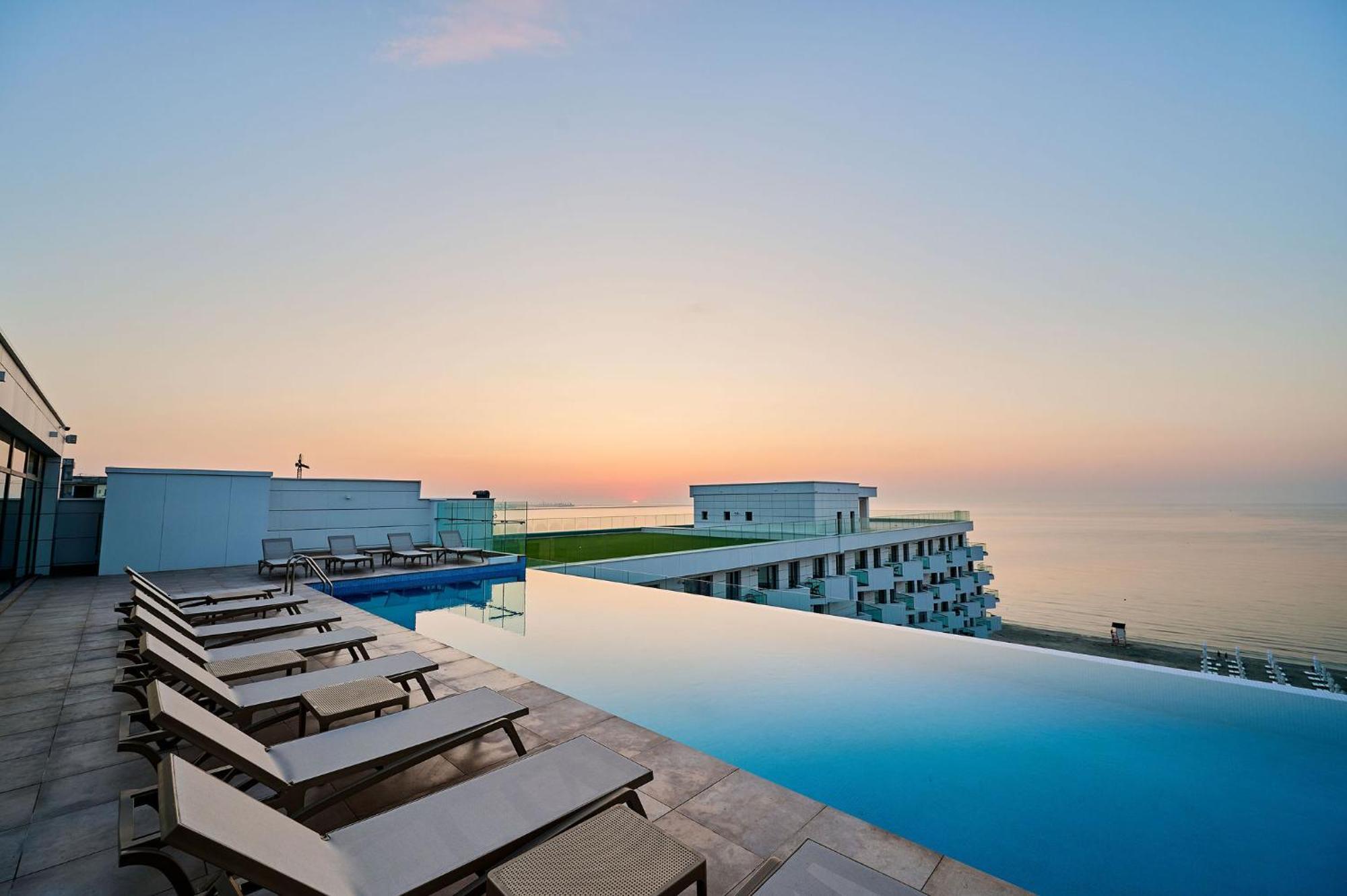 Summer Residence Apartment In Infinity Beach Resort - Parking Mamaia Buitenkant foto