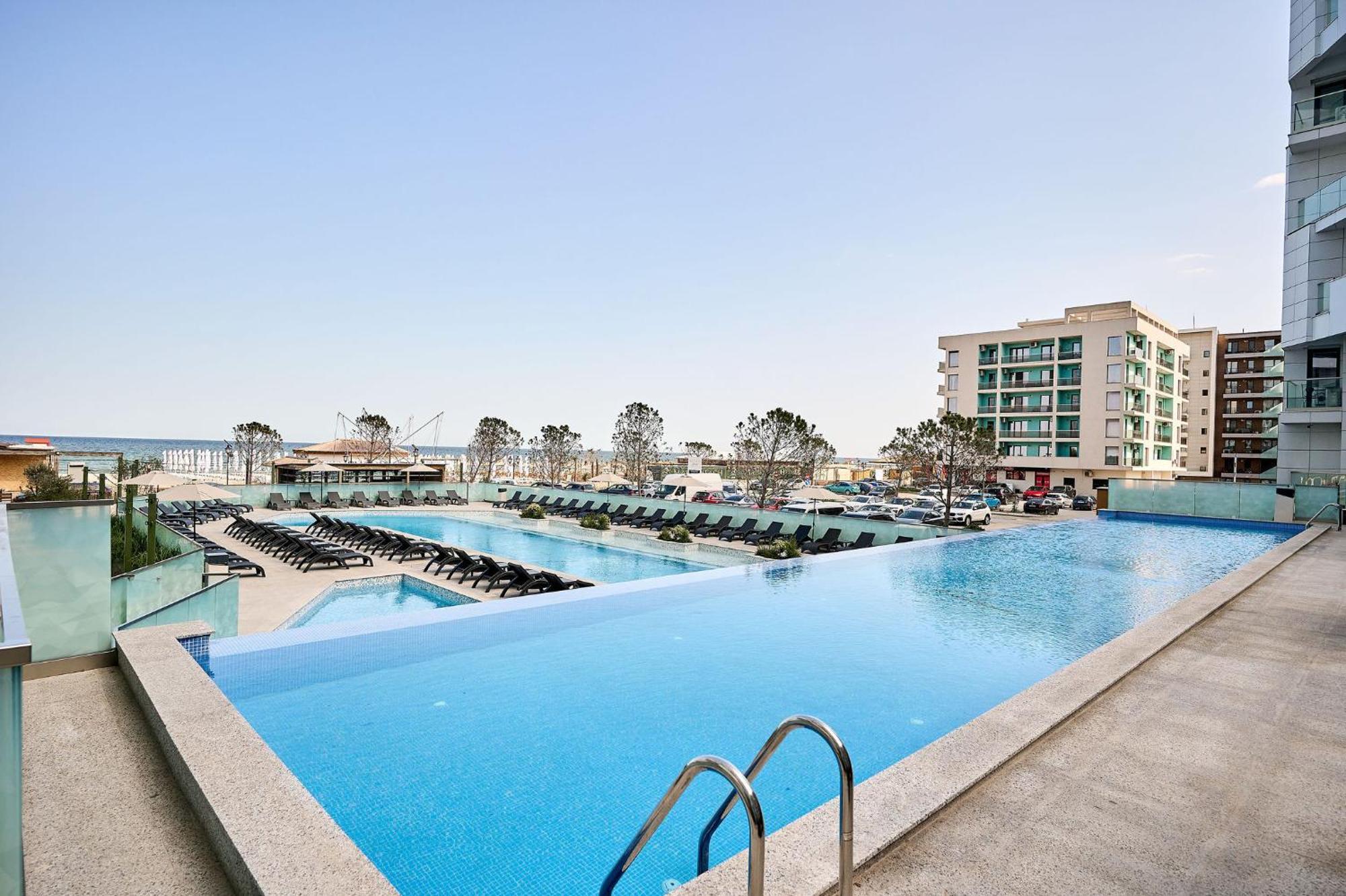 Summer Residence Apartment In Infinity Beach Resort - Parking Mamaia Buitenkant foto